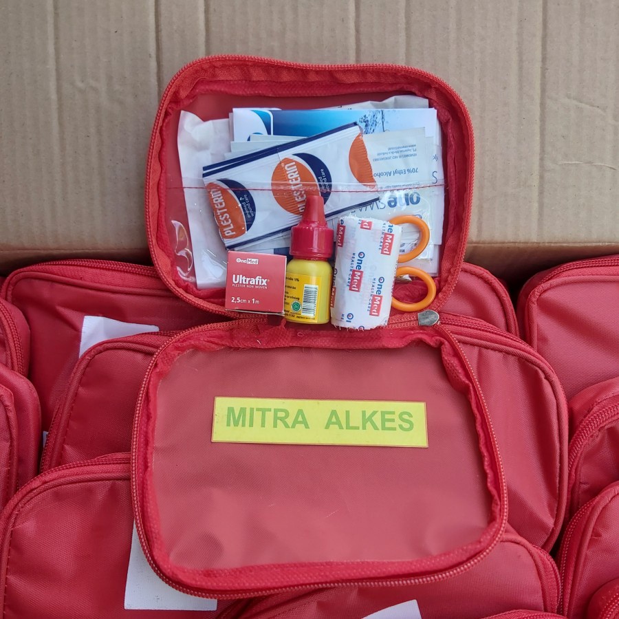 First Aid Kit. First Aid Bag. P3K Set. P 3 K Bag. Tas P3K Plus isi