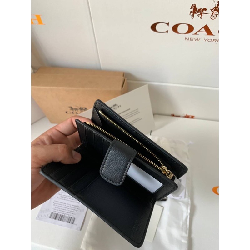 Coach Medium Corner Zip Wallet In Signature (F53562)