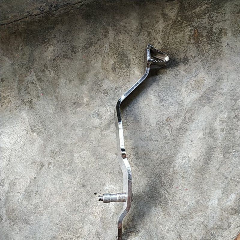 pedal rem belakang klx