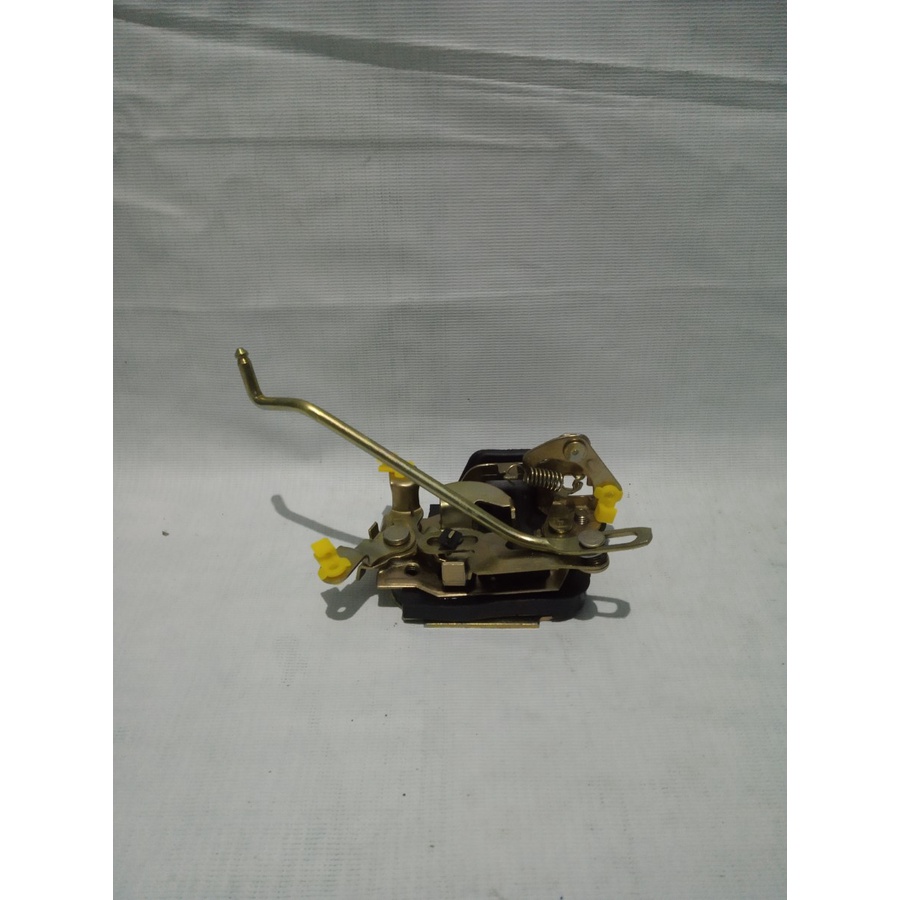 Doorlock / Kunci Pintu Kiri Toyota Kijang 5K DR 69320-90F00 L