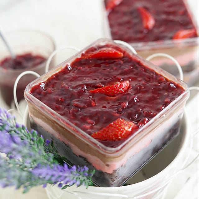 SUMMERBERRY DESSERT BOX - Bittersweet by najla jogja