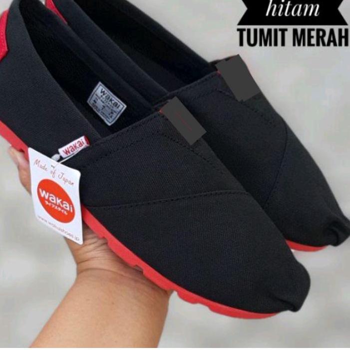 Sepatu pria wanita Wakai hitam tumit merah