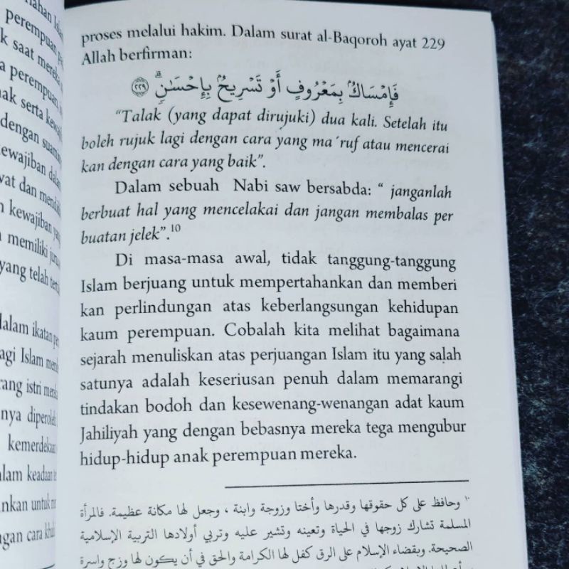 Cadar dibumi nusantara apakah perempuan indonesia harus memakainya buku ini lengkap referensi