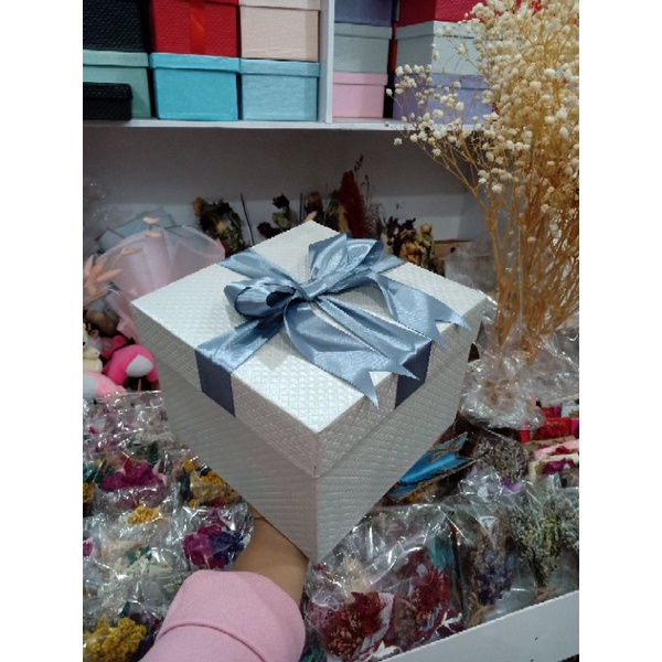

kotak kado / gift box / kotak hadiah ukuran 20x20x15cm