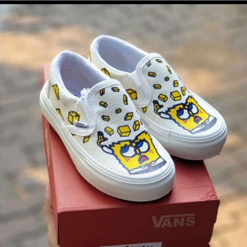 Sepatu anak slip on candy spongebob squarepants putih / hitam