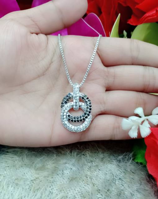 Xuping Kalung Dan liontin Mata hitam