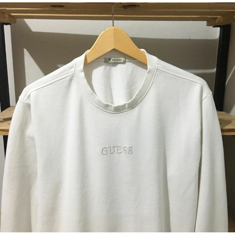 crewneck sweater keren guess logo varian warna black&white full katun flecee