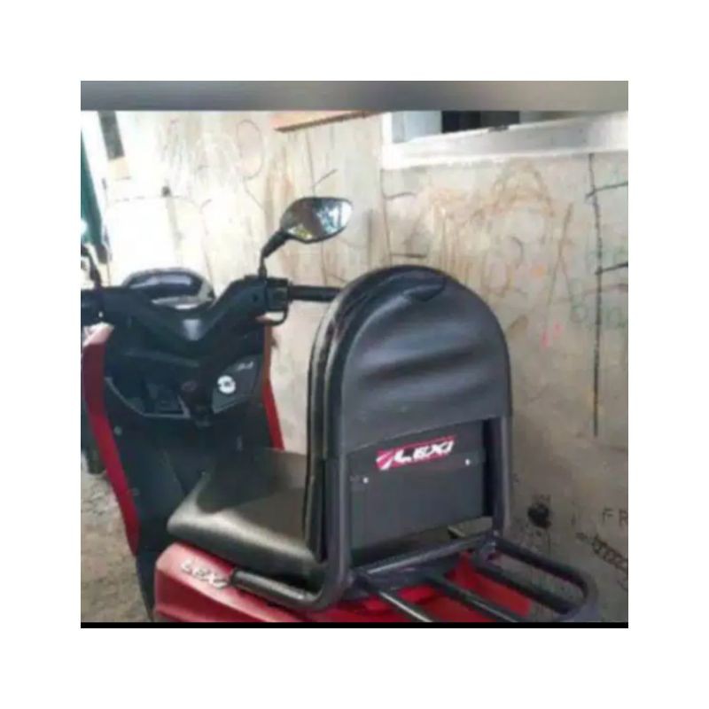 SANDARAN YAMAHA LEXI