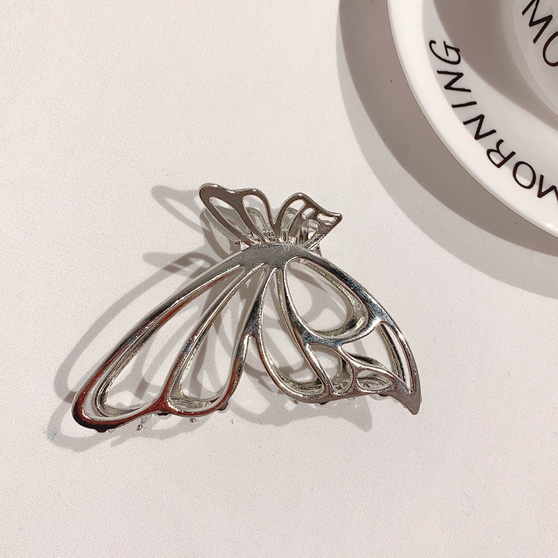 Jepit Rambut Bentuk Kupu-Kupu Tiga Dimensi Bahan Logam Gaya Retro Untuk Wanita