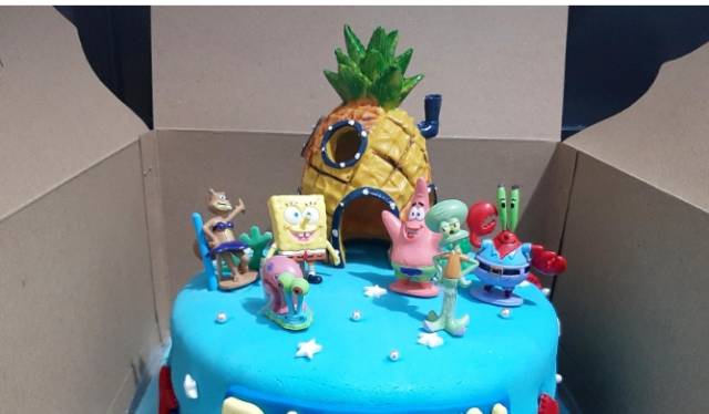 Hiasan aquarium aquascape rumah spongebob / rumah nanas import