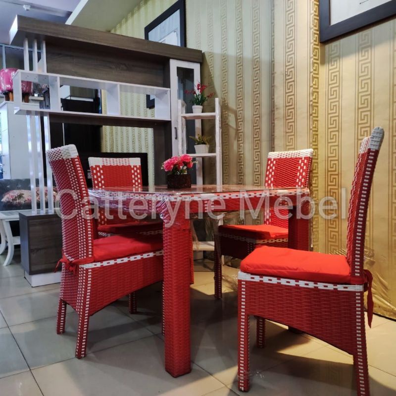 Meja makan 4 kursi rotan sintetis