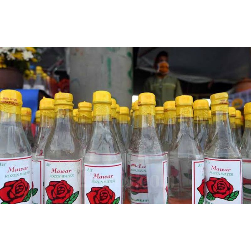 Air mawar untuk ziarah makam