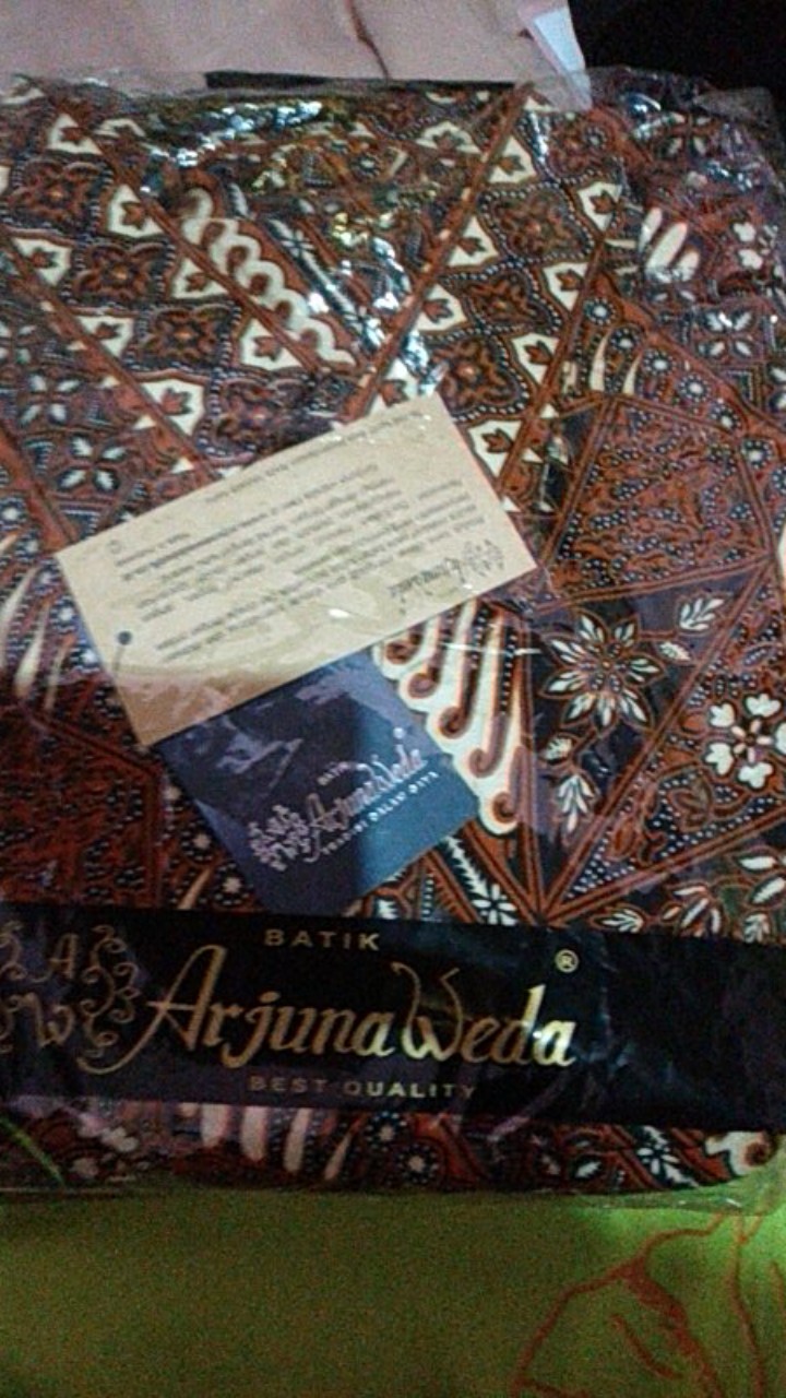 Arjuna Weda Kemeja Batik Parang Segitiga