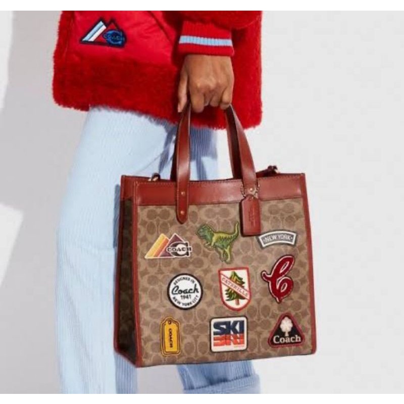 Coach Field Tote In Signature Canvas With Patches(C6846)