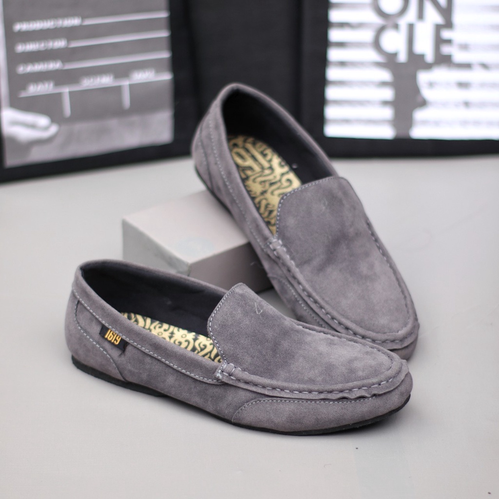 MOLK Sepatu Slip On Pria Casual Kulit Sintetik Slop Hitam Cowok Trendy Simple Original Footwear