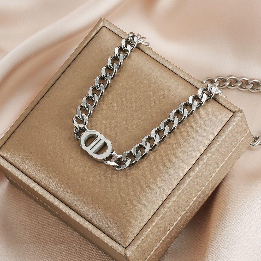 Kalung Rantai Klavikula Desain Huruf DD Geometris Bahan Logam Gaya Retro Korea Untuk Wanita