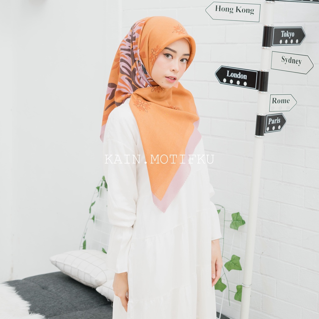 JILBAB MOTIF HIJAB SEGIEMPAT VOAL MOTIF PREMIUM JILBAB PRINT LASERCUT KERUDUNG SEGIEMPAT MOTIF MURAH-Jadee Apricot