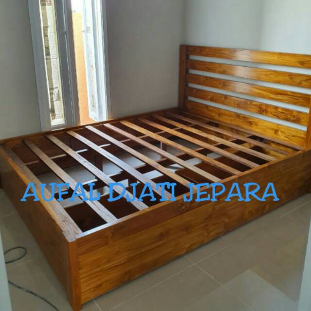 Tempat tidur dipan ranjang kayu jati jepara minimalis laci