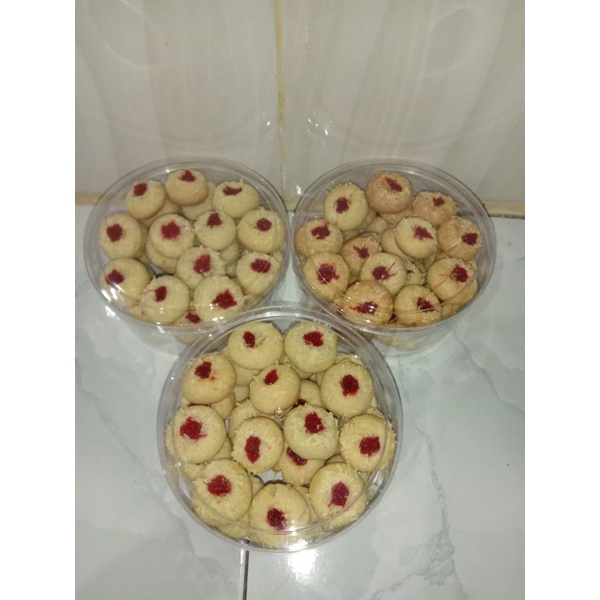 

Strawberry Cheese Thumbprint Premium