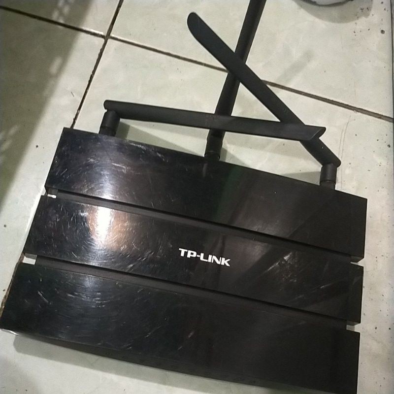 TP-LINK N900 Wireless Dual Band Gigabit Router Model TL-WDR4900 no adaptor