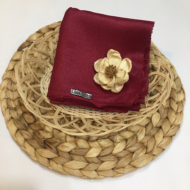 LUXURY PLAIN LC BY UAMAMA SCARF TEPI LACER CUT HIJAB/KERUDUNG GLOWING PESTA MEWAH SEGI EMPATi-MAROON