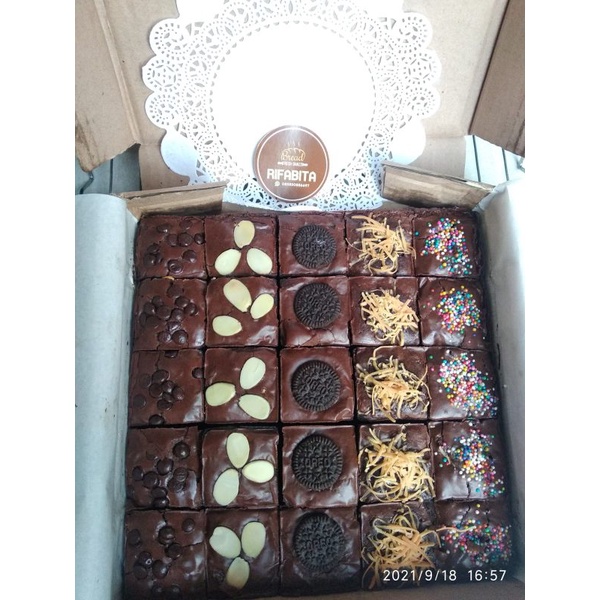 

Fudgi Brownies by RIFABITA