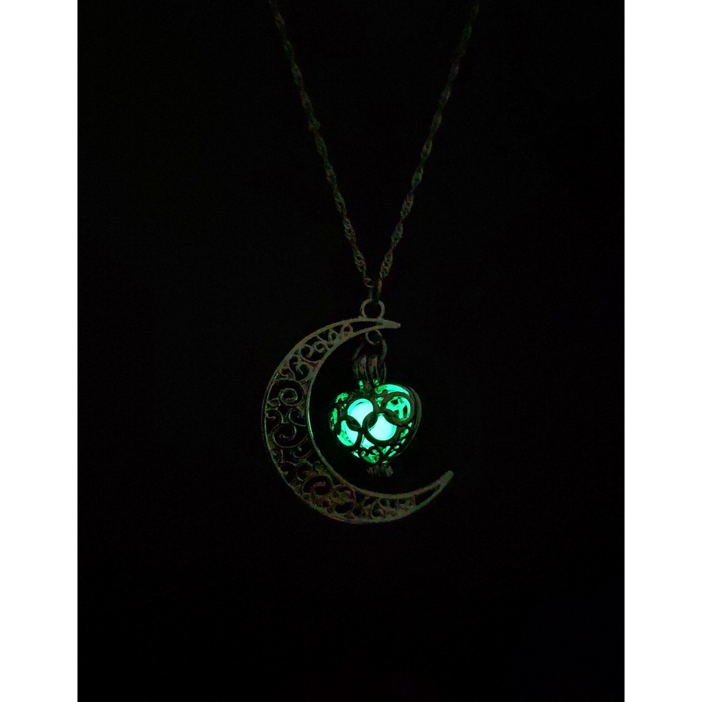 Kalung Desain Bulan Hollow Luminous Bahan Alloy Untuk Halloween