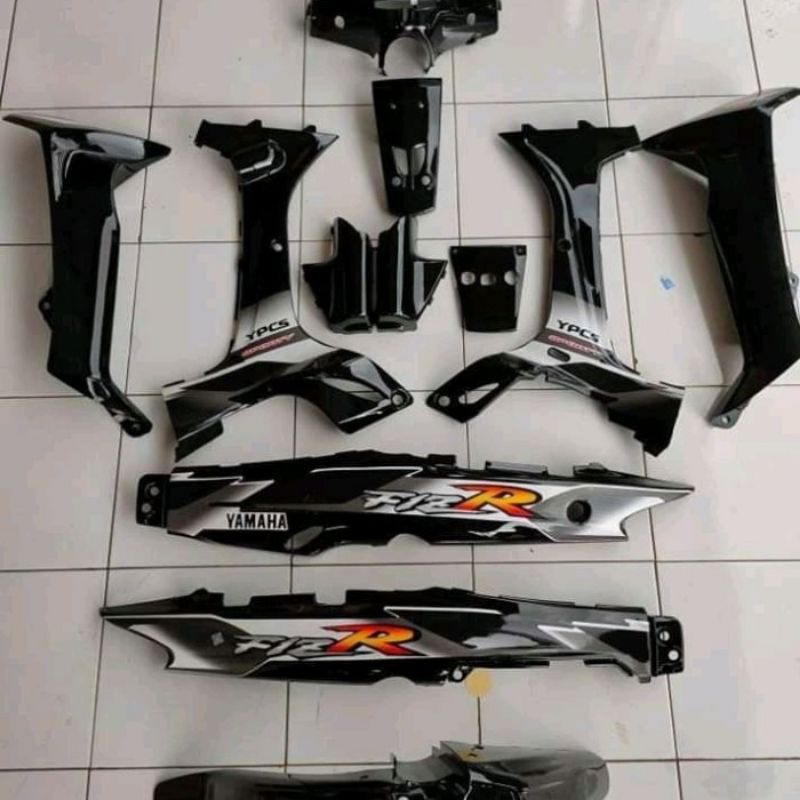 Full Bodi Dan Striping Yamaha Fiz R Warna Hitam