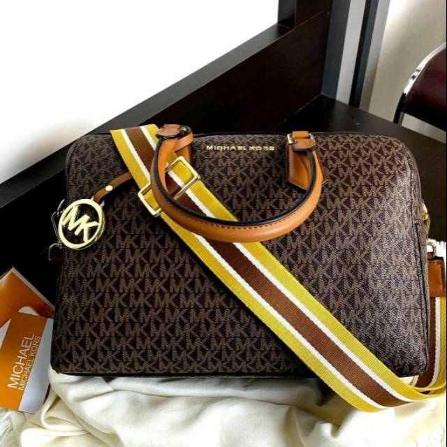 Tas MICHAEL KORS Hayes Signature Duffle Bag SS20 tas selempang wanita