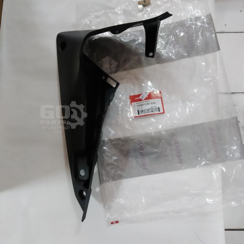Shroud R Inner 50280-KSP-B00 Cover Sayap Tangki Tengki Dalam Kanan Hitam Honda Megapro Mono Karbu