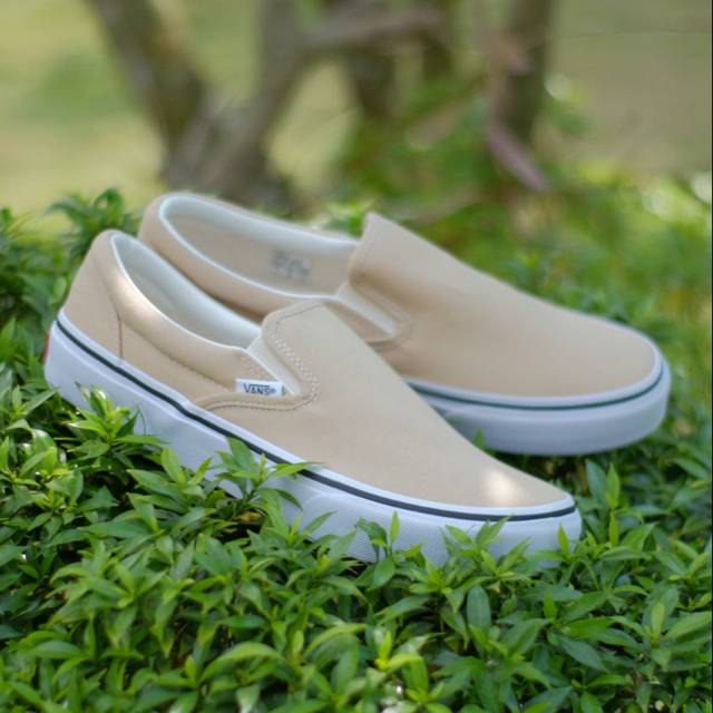 vans slip on cream white
