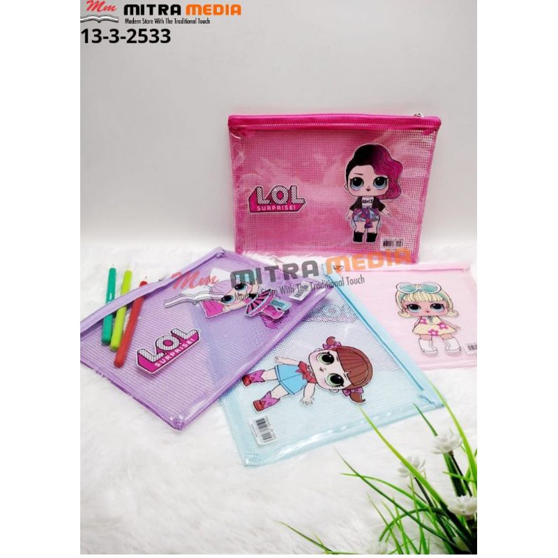 

TEMPAT ALAT TULIS / TEMPAT MAKE UP / MAP PLASTIK TRANSPARAN LOL SEDANG