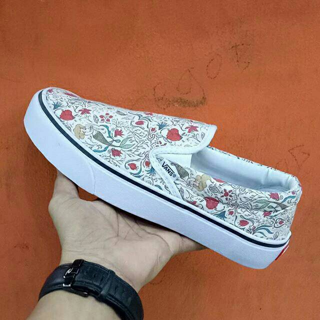 vans slip on motif