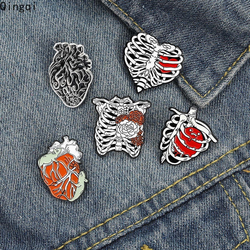 Bros Pin Enamel Bentuk Hati Dan Bunga Mawar Gaya Gothic Punk Untuk Hadiah Halloween