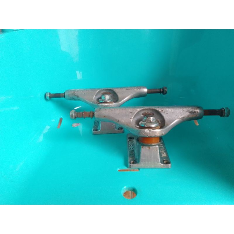 TRUCK SKATEBOARD