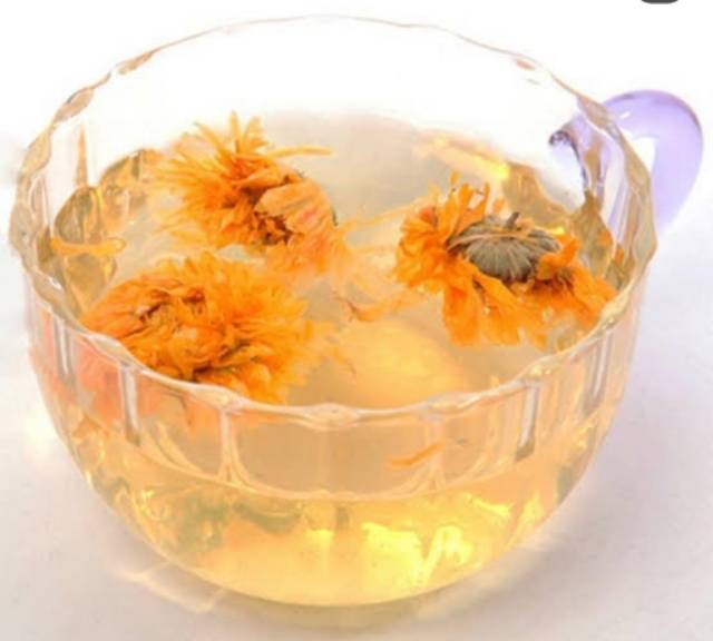 Marigold flower tea / calendula