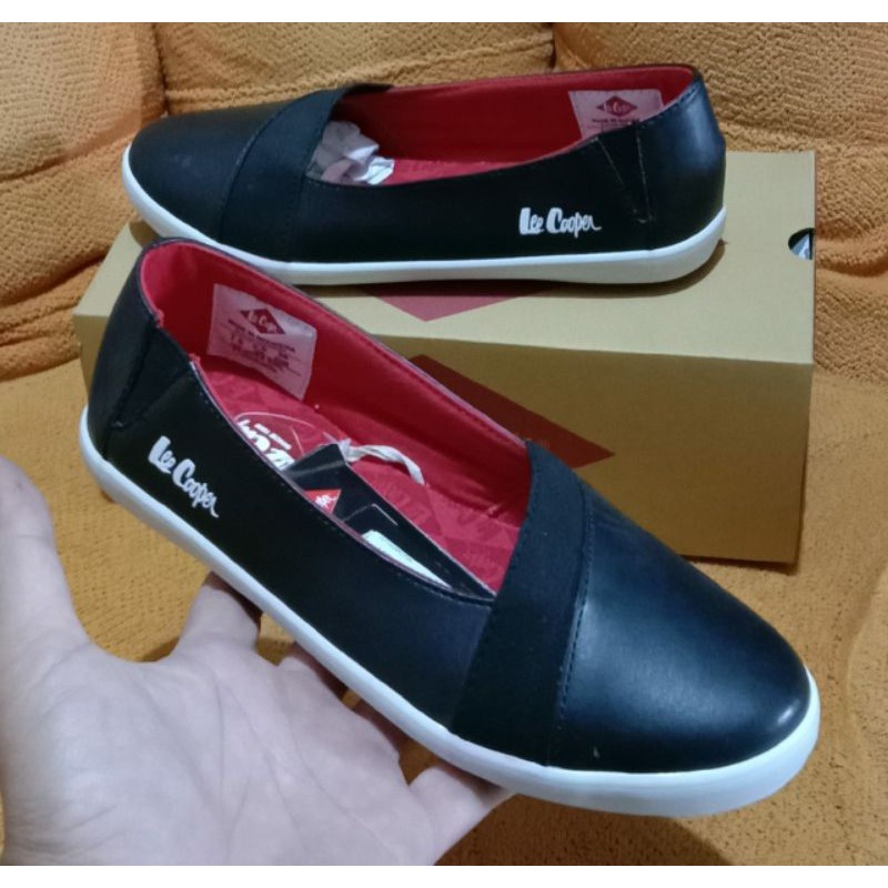 sepatu sprot cewek lee cooper