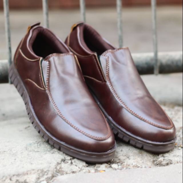 Sepatu casual formal kantor pria