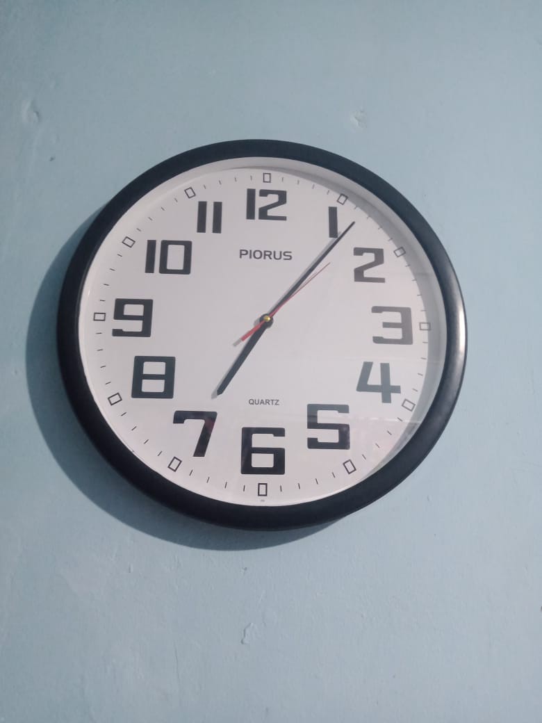 Jam Dinding Piorus - Standart Quartz (black) 40 Cm
