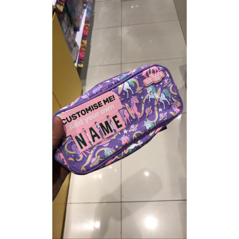 

Kotak Pensil Smiggle Unicorn