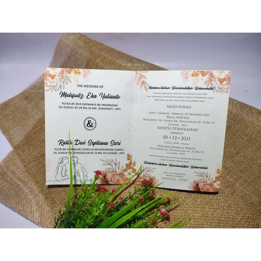 

CETAK UNDANGAN WEDDING CUSTOM MURAH LIPAT DUA
