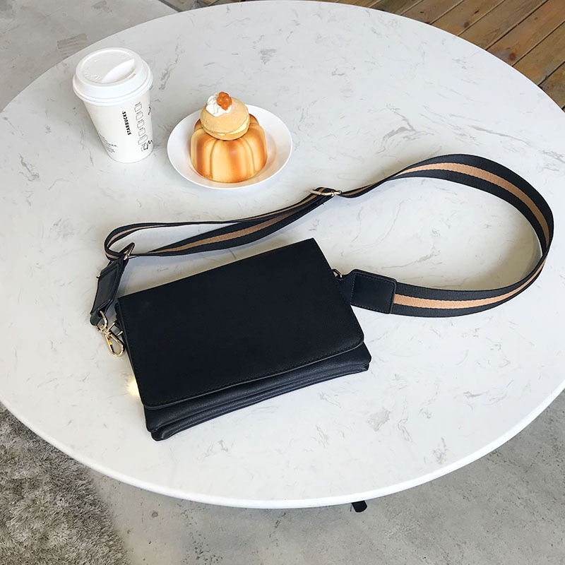 JANE - KOREAN SIMPLE SLING BAG WITH STRIPE STRAP / TAS SELEMPANG HITAM POLOS