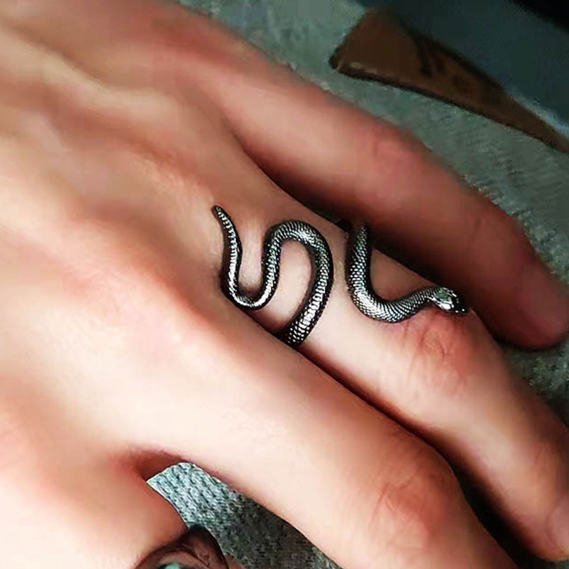 Cincin Bentuk Ular Warna Hitam Gaya Punk Gothic Untuk Pria Dan Wanita