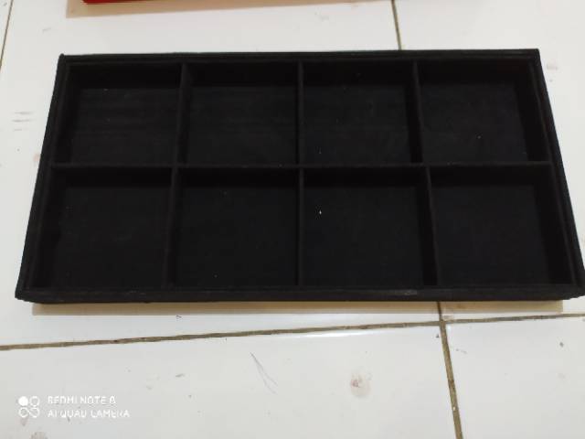 Kotak display etalase toko emas full bludru