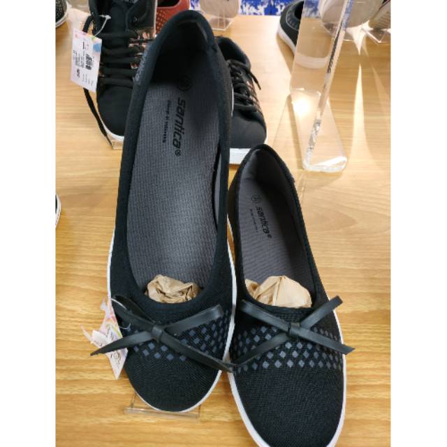 Sepatu wanita santica slipon warna hitam