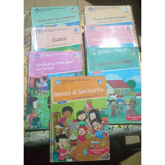 BUKU TEMA KELAS 3 ( BEKAS ) TEMA 1,2,3,4,5,6,7,8