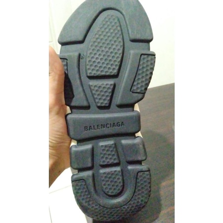sepatu BALENCIAGA ORi 100% jaminan 100% tidak ORI uang kembali 3x lipat )
