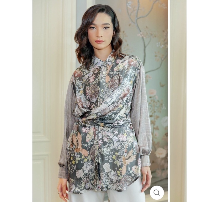 Benang jarum X Raisa Wonderful Harmony Wrap shirt Grey Size M