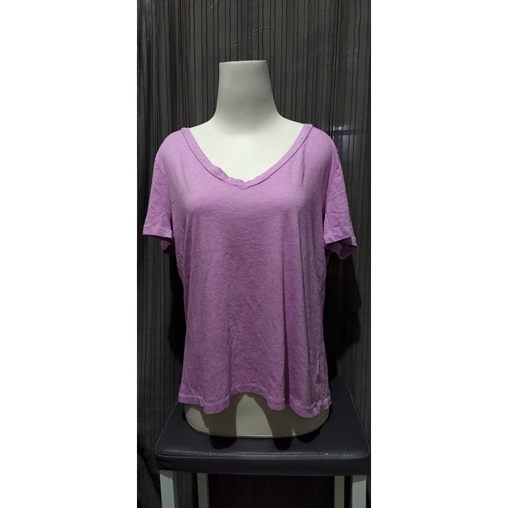 Kaos Old Navy Wanita V-Neck