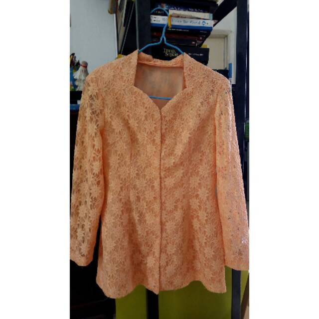 Kebaya brokat warna peach preloved